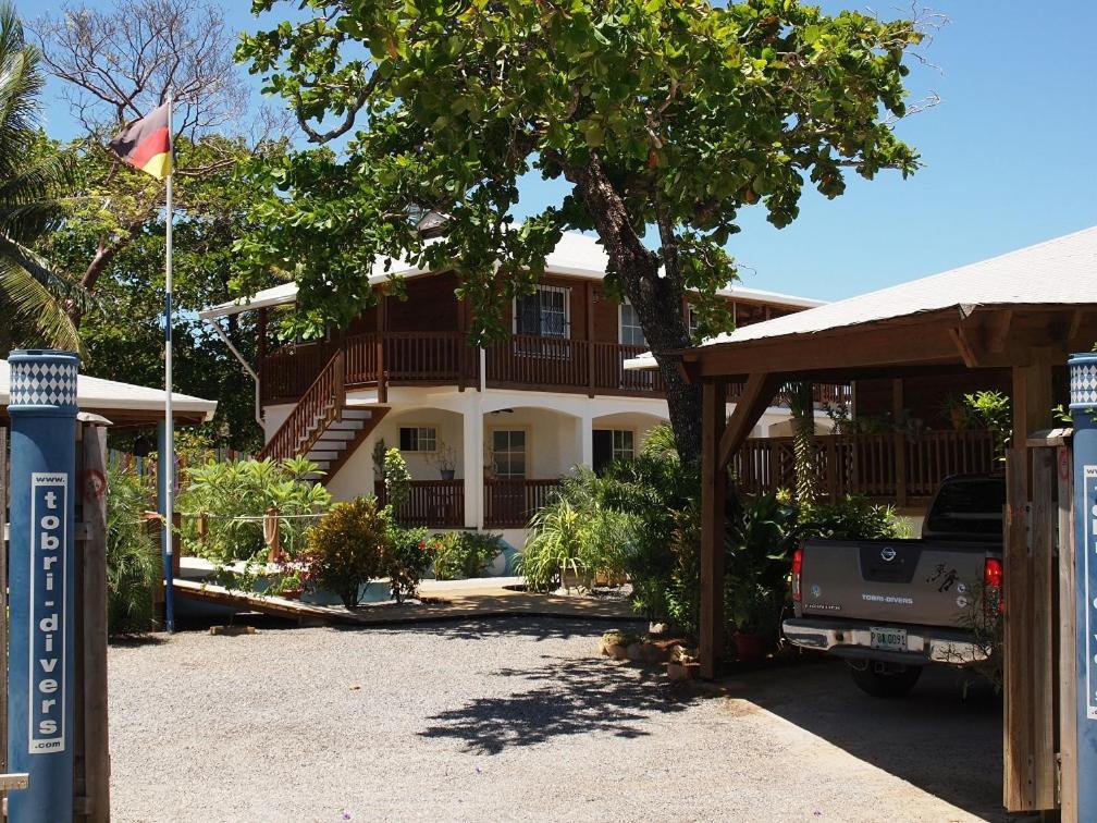 Wikkid Resort Dixon Cove Exterior photo